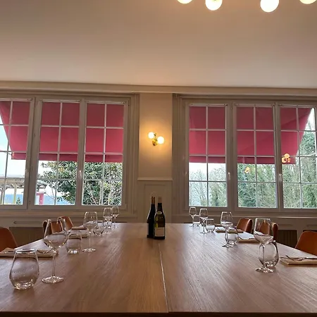 Отель Western Restaurant Ile De France 4*