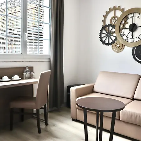 Hotel Western Ile De France & 4*