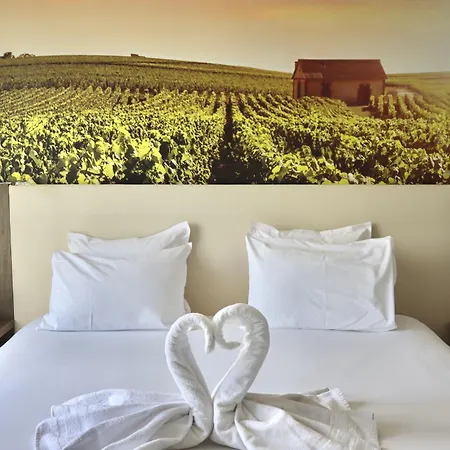 Hotel Western Ile De France & 4*