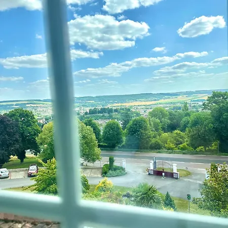 Hotel Western Ile De France & 4*