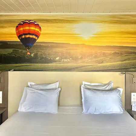 Hotel Western Ile De France & 4*