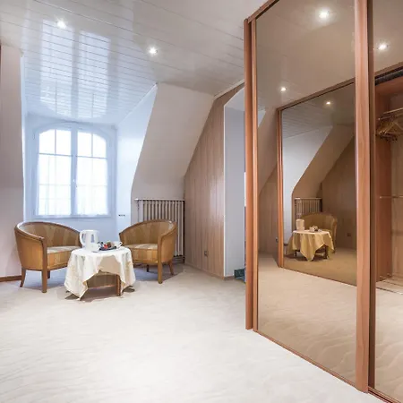 Western Restaurant Ile De France Hotel 4*