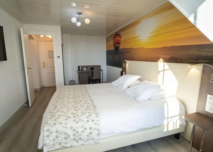 Hotel Western Ile De France 4*