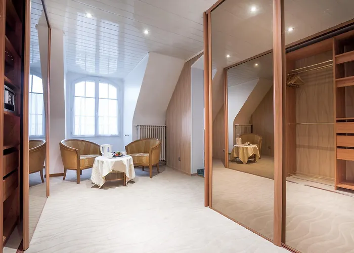 Western Restaurant Ile De France Hotel 4*